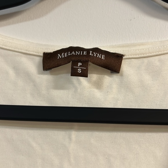 NWOT Melanie Lyne ivory t-shirt with metal detail - Picture 7 of 10